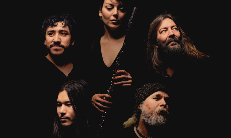 Agusa. Band photo with the musicians' heads in a circle.