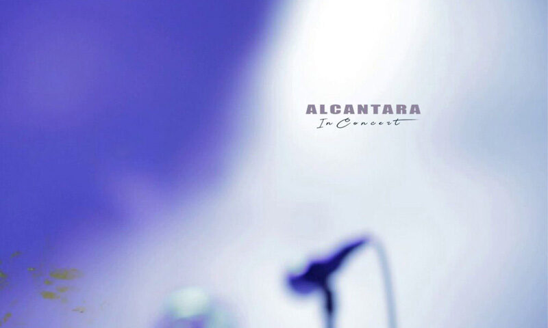 Alcàntara – In Concert cover artwork. A blurred image of a singer near a microphone.