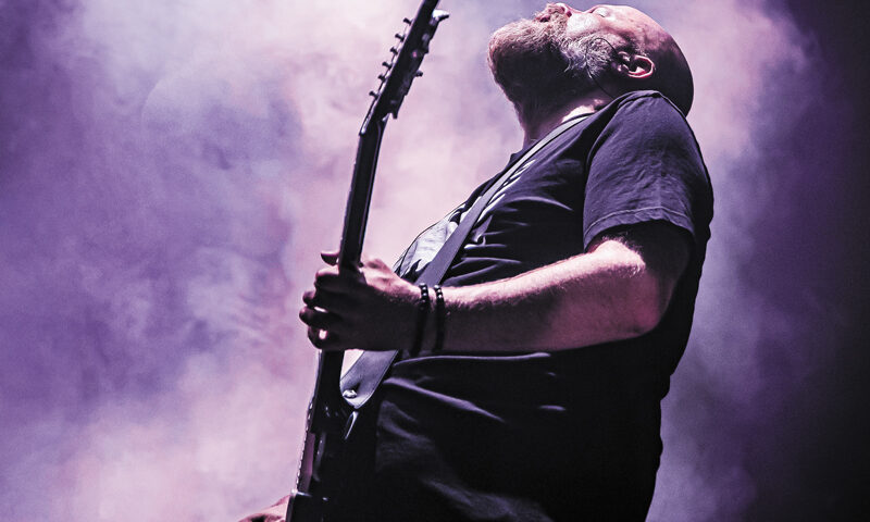 Bjørn Riis — Lifandi cover artwork. A photo of Bjørn Riis playing electric guitar live.