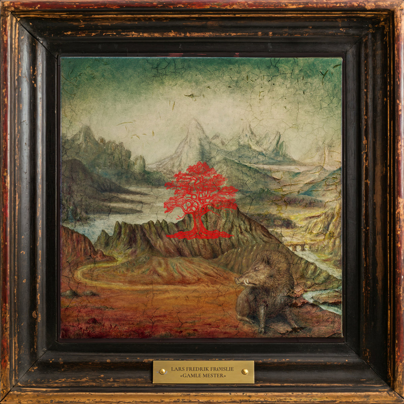 The album cover for Gamle Mester by Lars Fredrik Frøislie features a faux-aged, Renaissance-style landscape painting framed in distressed wood. At the center, a red tree symbol stands against a misty backdrop of mountains and valleys. In the foreground, a wild boar gazes outward. A brass nameplate at the bottom of the frame bears the artist’s name and album title.